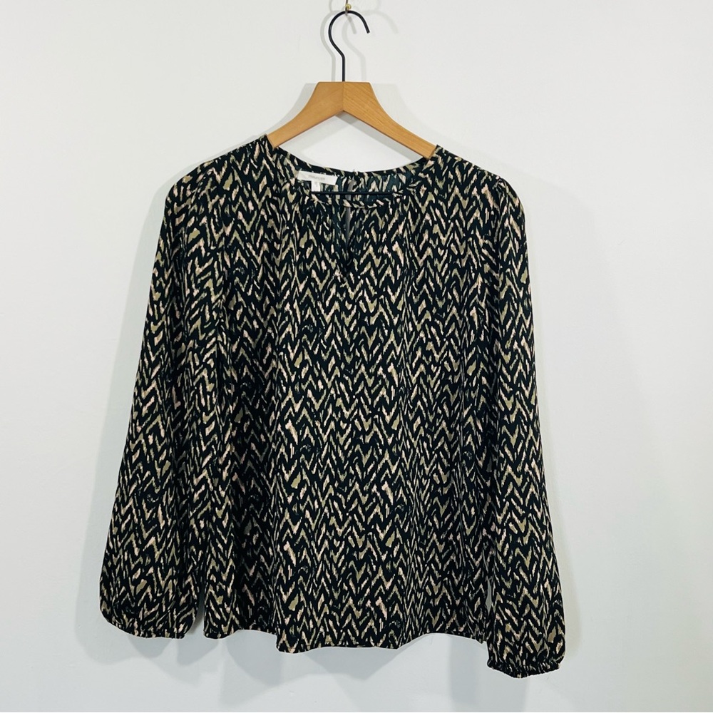 Maurices Long Sleeve Blouse With Key Hole Neckline Black Brown Chevron Size M